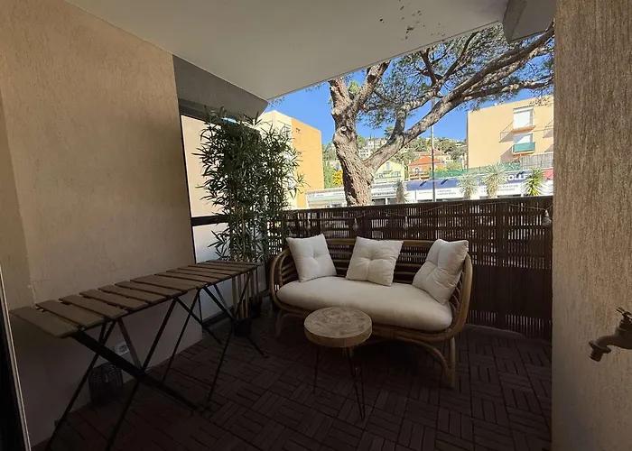 T2 Centre Ville/plage/commerces/clim Le Lavandou